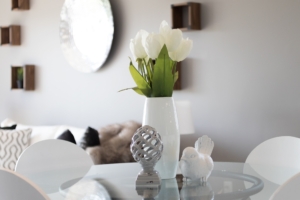 dekorace, váza na stole